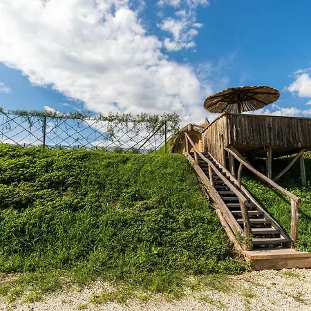 Apartma Zemljanka *